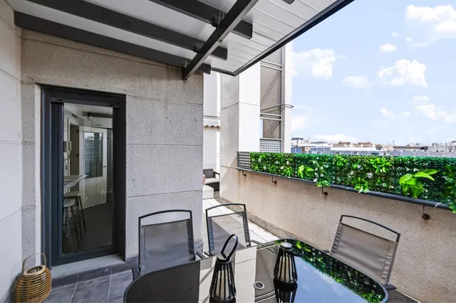 ÁTICO CON TERRAZA, GARAJE Y TRASTERO EN ADELFAS – 2 DORMITORIOS, 2 BAÑOS, PISCINA Y GIMNASIO — 7