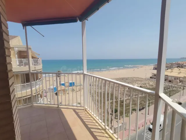 Ático de Ensueño en Primera Línea de Playa en La Mata - foto 2