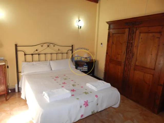 OPORTUNIDAD, CASA REFORMADA CON PISCINA Y OTRAS COMODIDADES. — 36