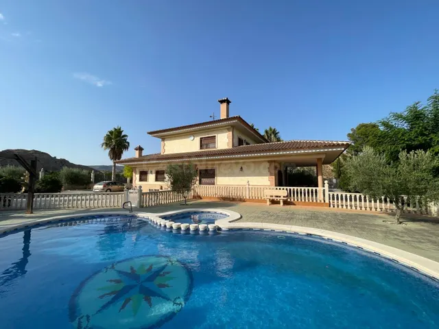 ¡Descubre esta impresionante finca rustica en Mula!