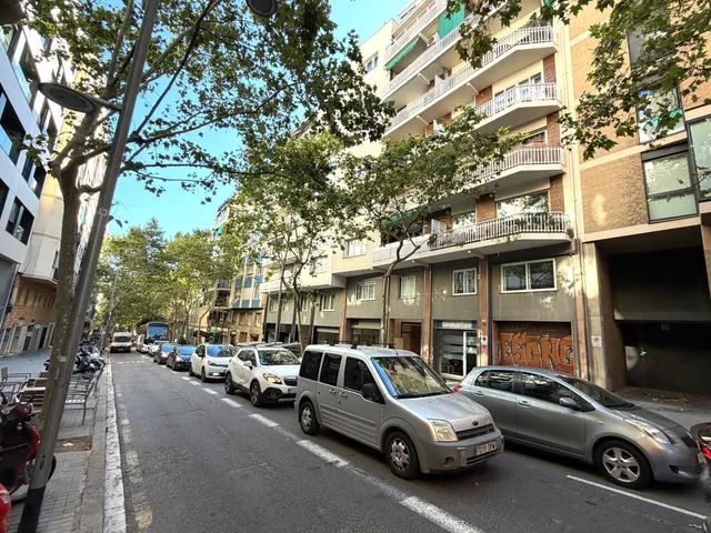 EXCLUSIVA VIVIENDA CON TERRAZA Y ESPECTACULARES VISTAS EN LA ZONA ALTA DE BARCELONA — 39