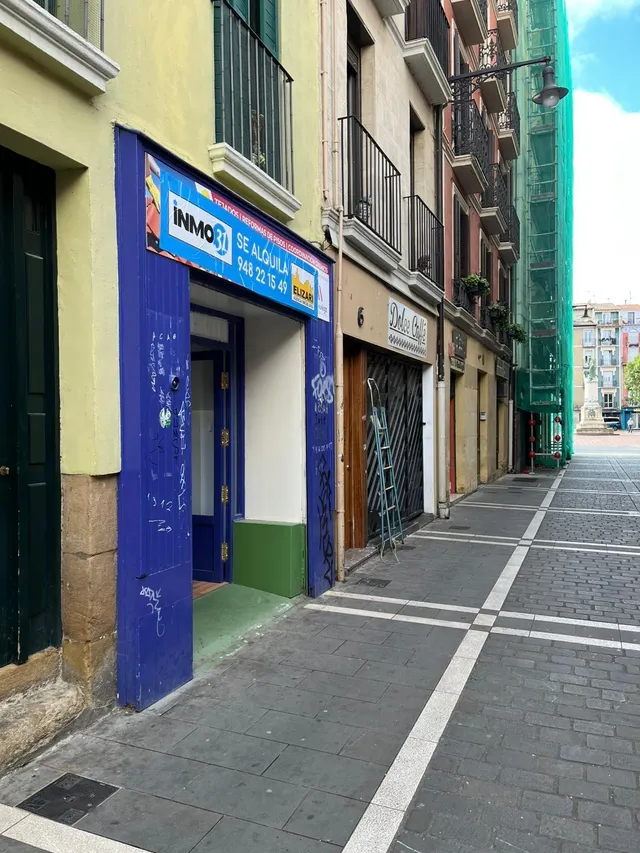 SE ALQUILA LOCAL EN CALLE HILARION ESLAVA — 3