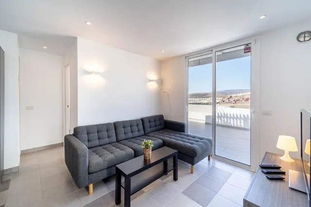 Apartamento renovado de 3 dormitorios con amplia terraza en Puerto Rico — 10