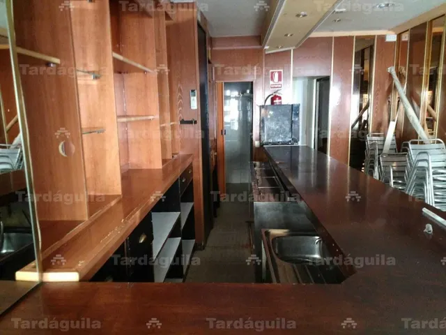 LOCAL BAR EN VENTA JUNTO A LA AVENIDA VILLAMAYOR Y PLAZA CARMELITAS — 3