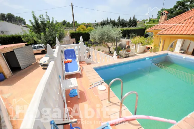 MARAVILLOSO CHALET CON PISCINA, GARAJE, BARBACOA Y UN IMPRESIONANTE JARDÍN — 17