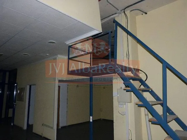 SE VENDE LOCAL 181MTS. A DOS CALLES FACHADA 10.30 Y FACHADA DE 6.30 — 4