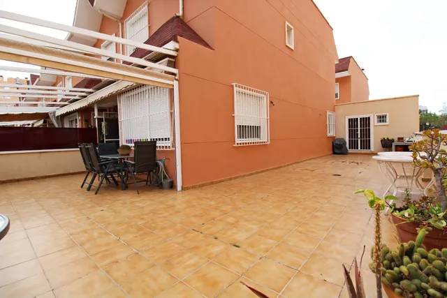 BUNGALOW DE ESQUINA EN ZONA KELME
