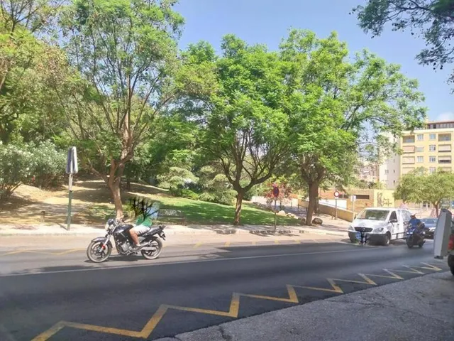 SE VENDE LOCAL COMERCIAL EN BRUTO CON UNA UBICACIÓN EXCELENT
