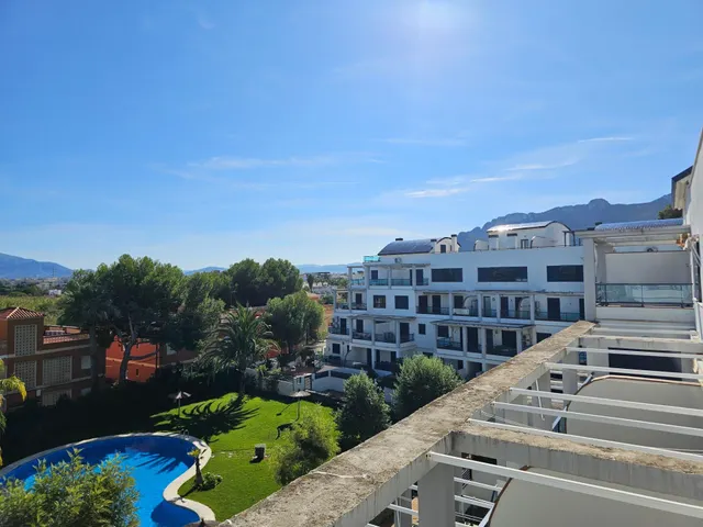 Ático dúplex en dénia: dos terrazas, vistas al mar y una urbanización para disfrutar todo el año — 14