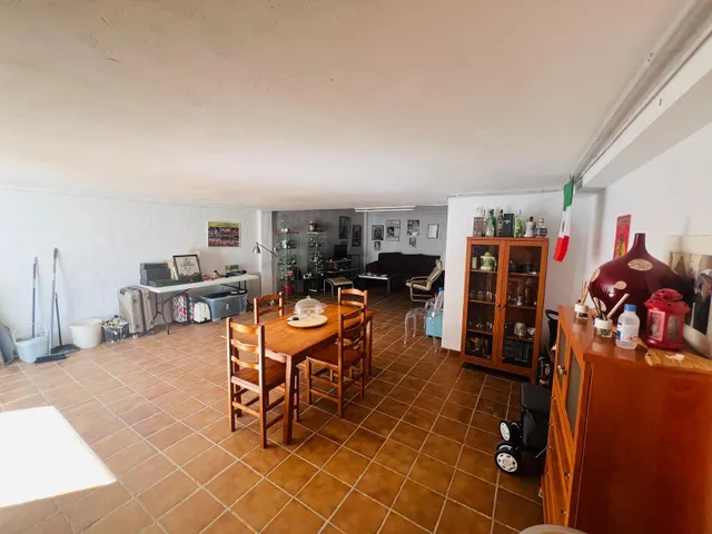 PAREADO EN VENTA EN LA COLINA A UN PASO DE LA PLAYA. — 38