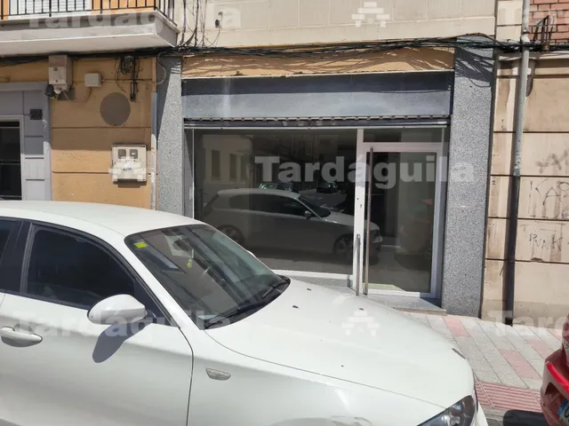 LOCAL AMPLIO A nivel DE CALLE EN EL BARRIO VIDAL — 10