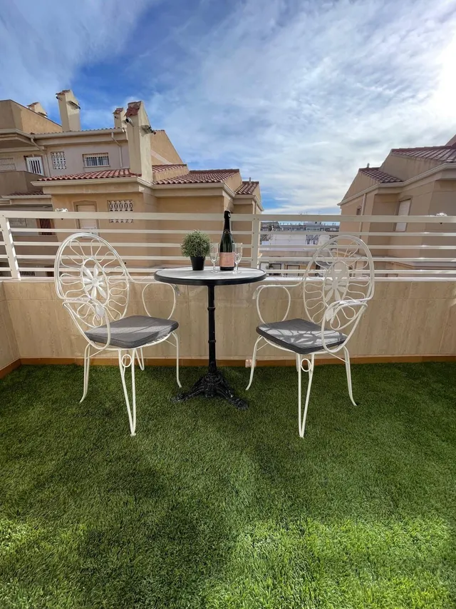 Apartamento reformado con piscina comunitaria, Alicante, Torrevieja. 3 habitaciones | 60 m2 | A 300 metros del mar — 26