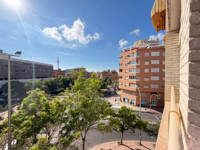 Vivienda con vistas a Plaza América, 3 dormitorios y garaje incluido — 23
