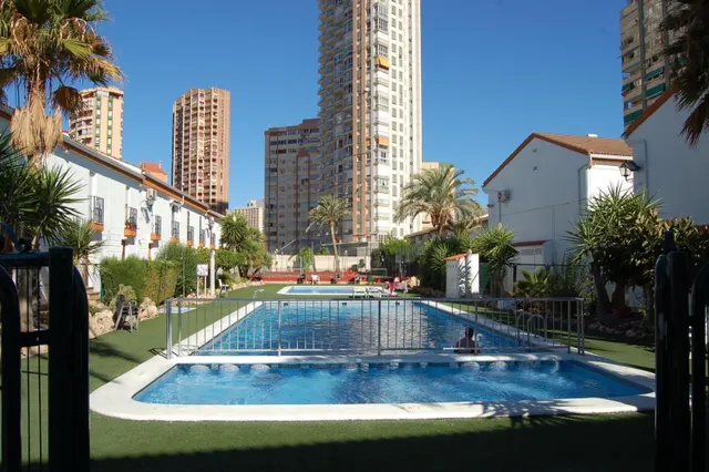 ADOSADO 2 DORMITORIOS 2 BAÑOS LEVANTE — 15