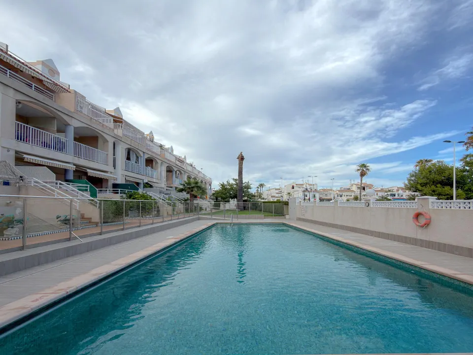 Frutales! Espectacular bungalow con 2 Amplias terrazas en urbanización exclusiva con piscina comunitaria (700 mts playa)