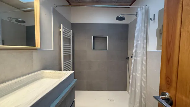 EXCLUSIVA CASA RÚSTICA CON JARDÍN, PISCINA Y VISTAS ABIERTAS — 30