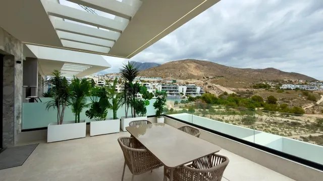 Exclusivo ático dúplex con solárium privado y vistas panorám - foto 5