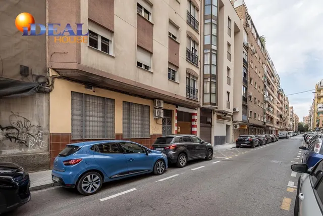 LOCAL COMERCIAL EN ARABIAL JUNTO HIPERCOR — 15