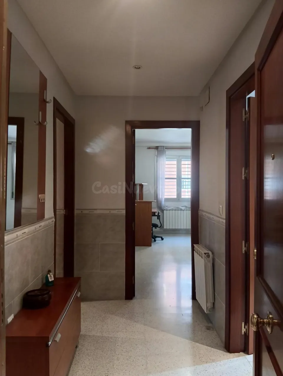 Amplio piso para estudiantes con camas de dobles