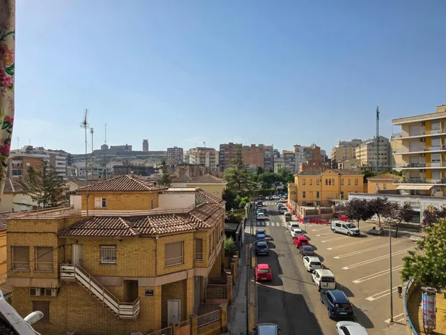 Piso exterior muy luminoso de 3 habitaciones con vistas a la