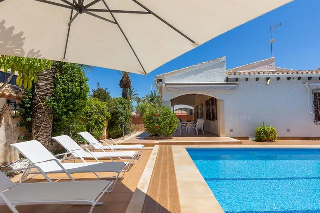 VILLA DE 4 DORMITORIOS 2 BAÑOS EN PUNTA PRIMA (ORIHUELA COST - foto 4