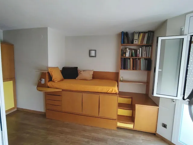 Piso muy luminoso con salida balcón — 37