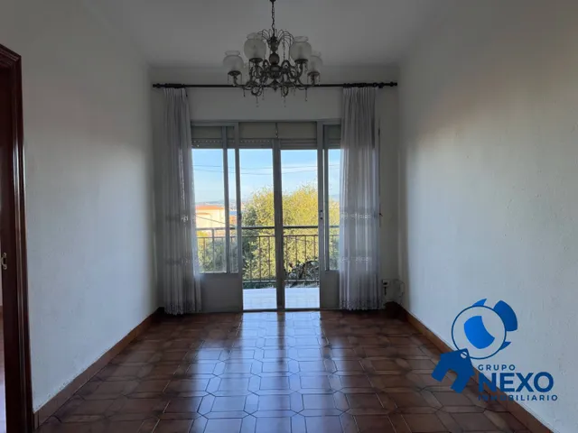 Luz natural, terraza y vistas al mar en un entorno tranquilo de Gijón — 13