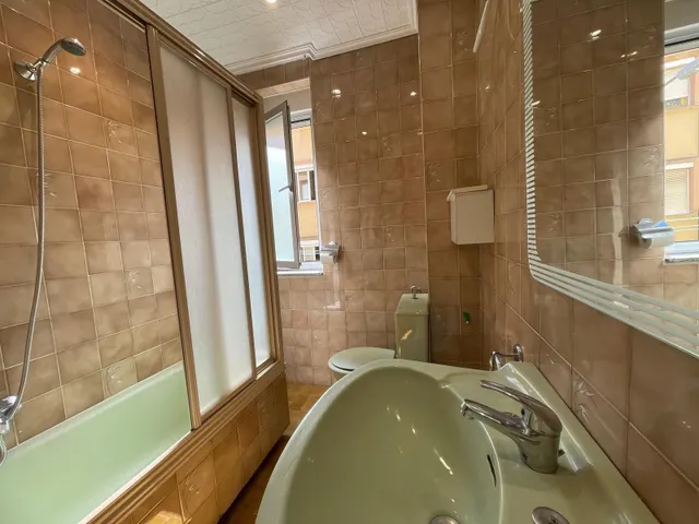 SE VENDE PISO ZONA ALTA — 17
