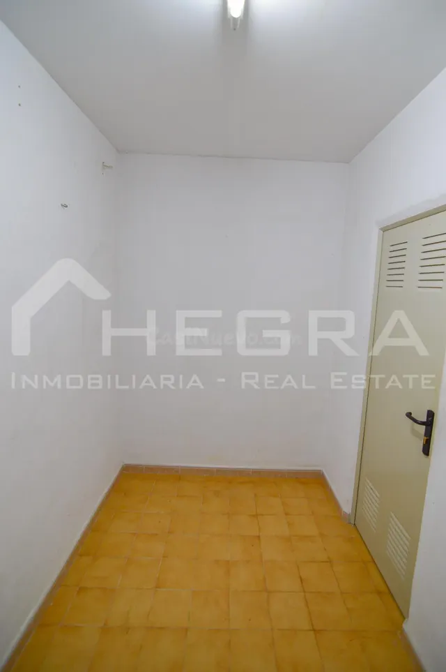 SE ALQUILA AMPLIO TRASTERO – PLAYA DEL CURA. Calle Ramón Gallud 200, en Torrevieja — 5