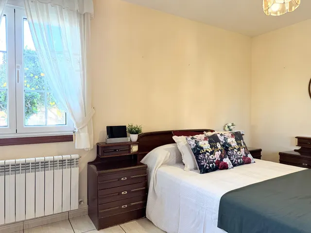 Casa con cuatro dormitorios, terrazas y amplio garaje en Oleiros — 19