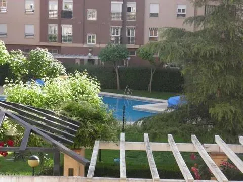 Amplio piso de 150 m2 en zona zoco – piscina y garaje incluido