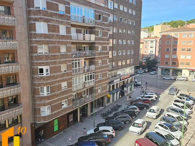 Piso 4 habitaciones 104m² en venta - Avda. del Cid — 11