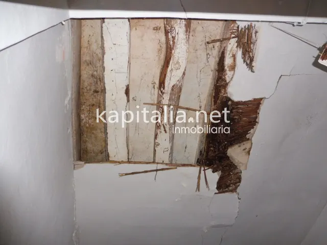 Casa a la venta en La Vila de Ontinyent. — 27