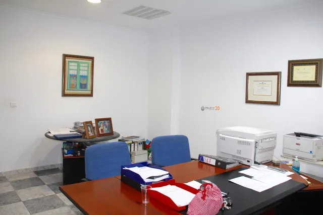 Dos locales comerciales en el centro de Benidorm — 31