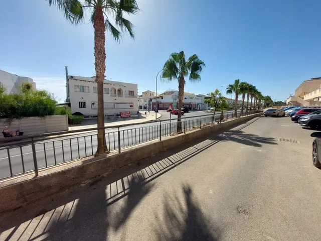 LOCAL COMERCIAL REFORMADO EN CARRETERA DE GARRUCHA – GRAN VI - foto 4