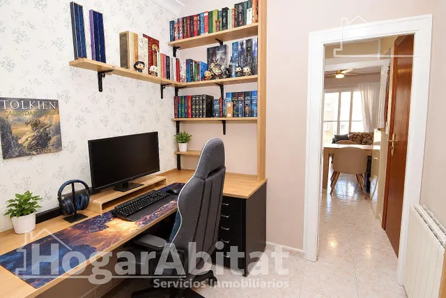 Alto, precioso y semireformado con balcón y ascensor, cerca del tranvia — 21