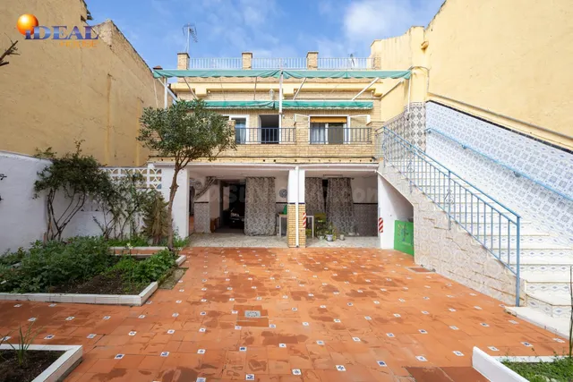 CASA EN PLENO CENTRO DE ARMILLA - foto 2