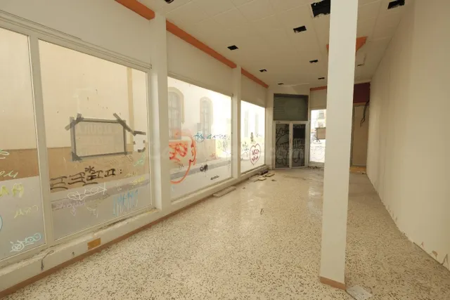 Local de 270 m2, de esquina con sótano en el centro. - foto 5