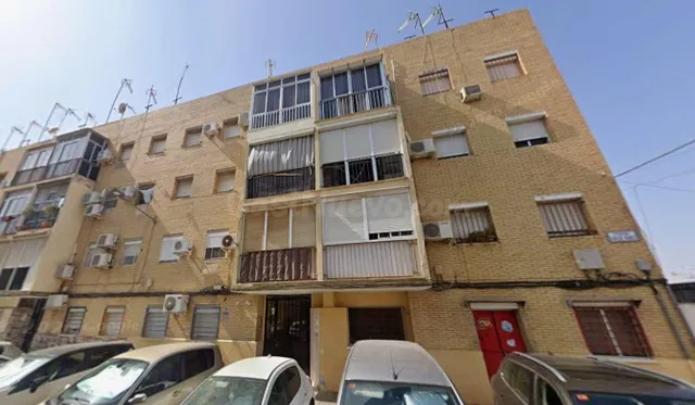 SE VENDE PISO OKUPADO en CL PINTOR GARCIA RAMOS Nº 7 Alcalá de Guadaíra (Sevilla) — 2
