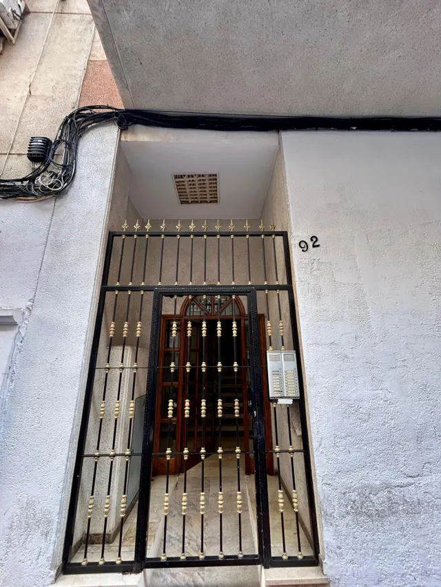 ¡Oportunidad Única! Ático para Reformar en el Centro de Torrevieja con Vistas Despejadas. — 10