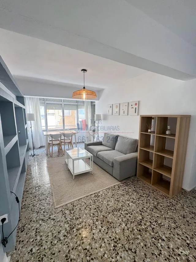 Piso en alquiler en Calle Enrique Monsonis Domingo 19– 2 dor