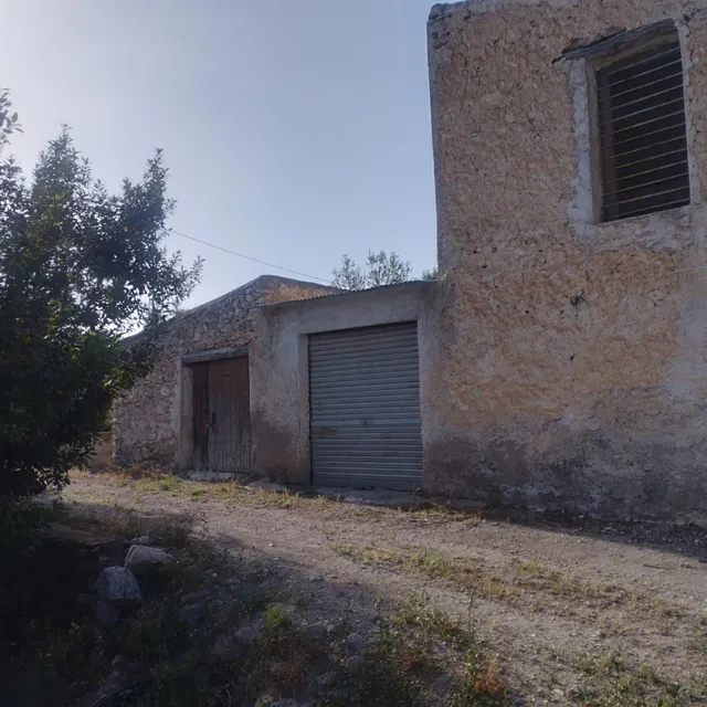 LÚCAR( ALMERÍA ). VENTA DE CORTIJO CON TERRENO. — 31