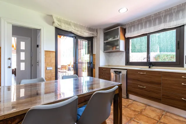 Casa con piscina, espacio y calidad en can font - ca n'avellaneda — 31