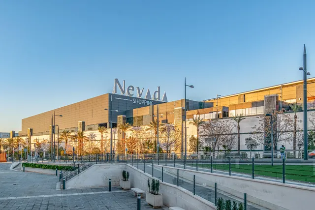 Exclusiva vivienda en Residencial Nevada — Urbanización de lujo junto al Centro Comercial Nevada — 11
