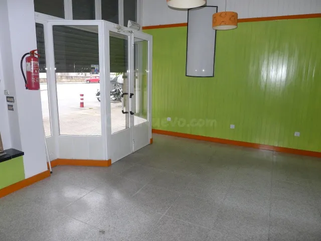 Local cerca del campus universitario — 3