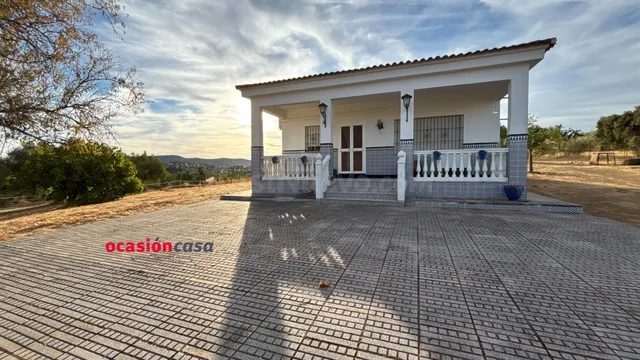 PARCELA CON VIVIENDA, PISCINA Y OLIVOS - foto 4