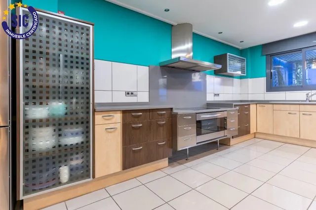 Exclusiva casa en calle Alacuás: espacio, diseño y máximo confort — 10