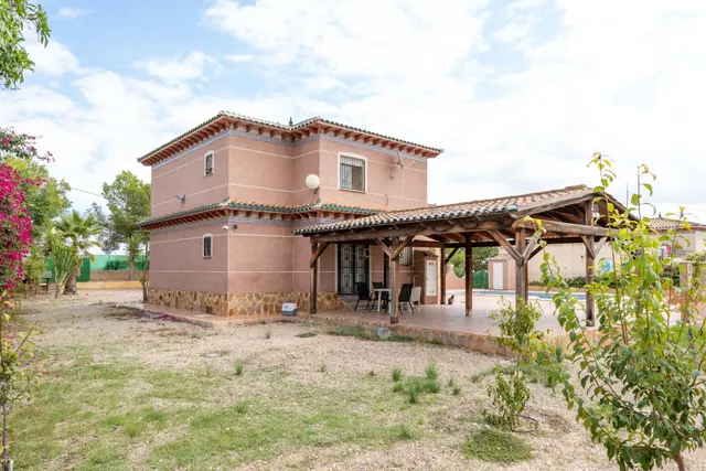Espectacular chalet con piscina y gran jardín en Albatera — 20