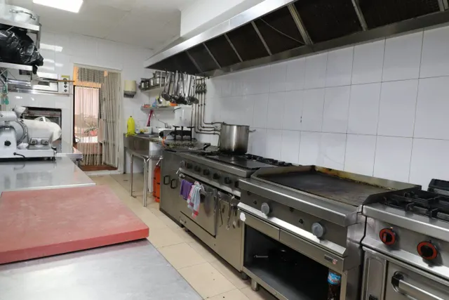 Local comercial 400m² en venta - Playa del cura — 24
