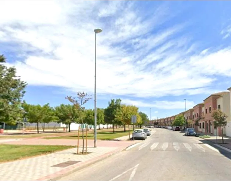 CASA ADOSADA OCUPADA A LA VENTA EN UTRERA